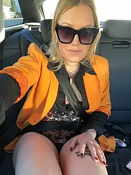 Sissy-Bee online show from 01-19-25, 01:33