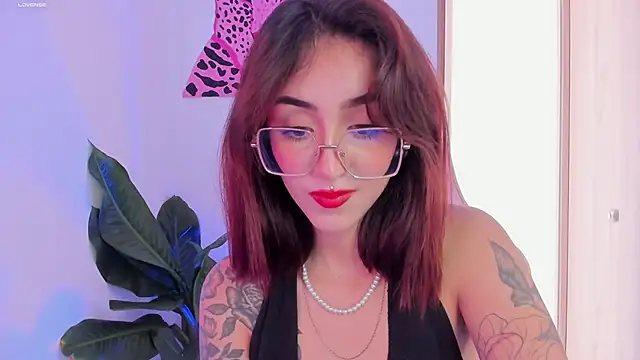 Snapshot of MelodieRoy chatting on 02-10-25, 08:00 MelodieRoy online show from 02-10-25, 08:00