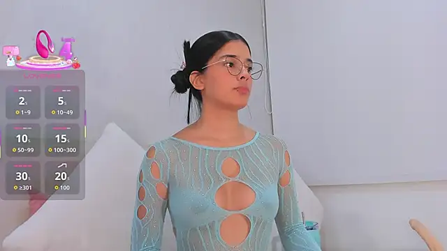 Isaa Queen online show from 12-21-25, 03:57