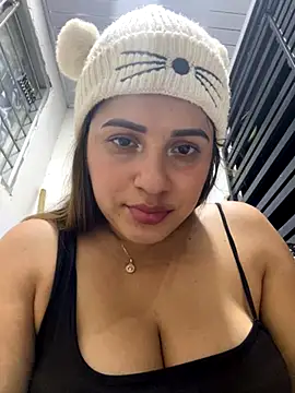 perlita05 online show from 11-02-25, 02:27