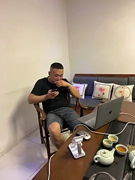 Snapshot of ShaoZian_1 chatting on 10-26-25, 04:18 ShaoZian 1 online show from 10-26-25, 04:18