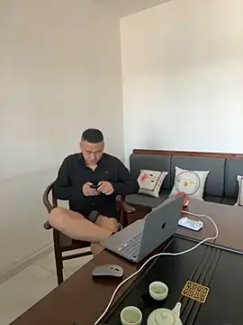 Snapshot of ShaoZian_1 chatting on 10-23-25, 02:32 ShaoZian 1 online show from 10-23-25, 02:32