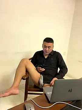 Snapshot of ShaoZian_1 chatting on 10-17-25, 04:53 ShaoZian 1 online show from 10-17-25, 04:53