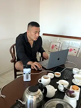 Snapshot of ShaoZian_1 chatting on 10-31-25, 04:09 ShaoZian 1 online show from 10-31-25, 04:09