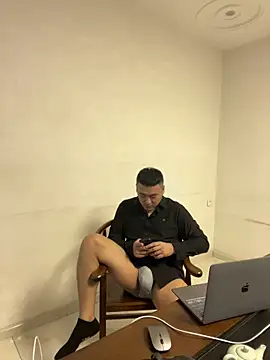 Snapshot of ShaoZian_1 chatting on 10-20-25, 11:44 ShaoZian 1 online show from 10-20-25, 11:44