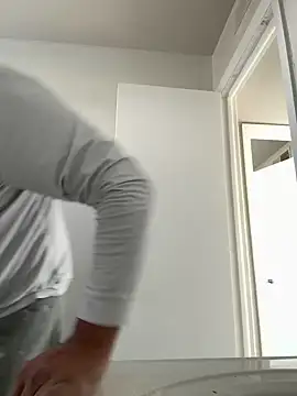 elamante03 online show from 12-18-24, 06:35