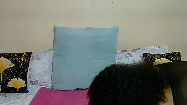 DiamondLuv29 online show from 06-18-26, 03:16