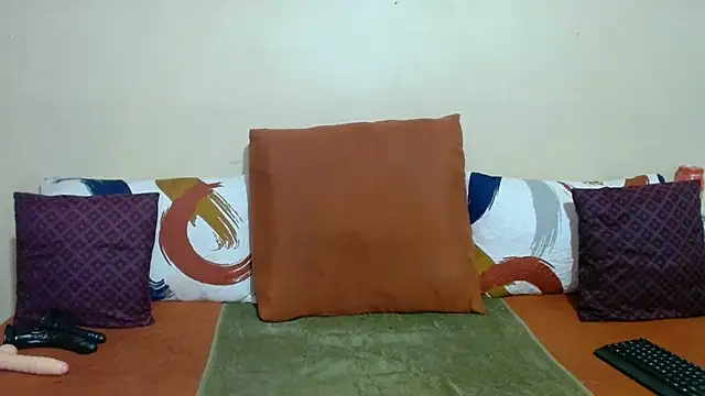 DiamondLuv29 online show from 04-14-26, 02:49