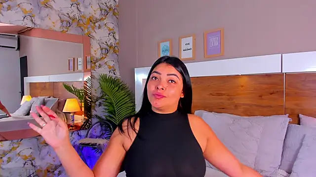Snapshot of EmaBakker chatting on 10-22-25, 01:21 EmaBakker online show from 10-22-25, 01:21