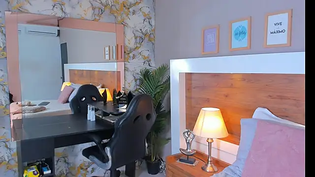 EmaBakker online show from 04-22-26, 05:03