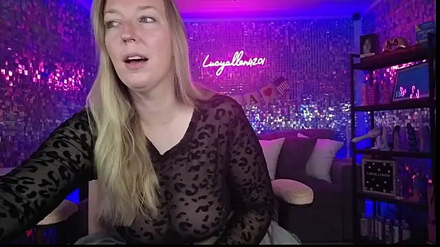 lucyallen4201 online show from 06-26-26, 10:21