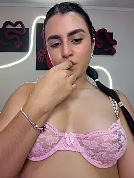 Snapshot of anniemorgan01 chatting on 10-10-25, 04:13 anniemorgan01 online show from 10-10-25, 04:13