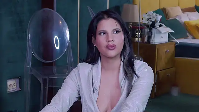 GiuliaHarvey online show from 11-29-25, 10:10