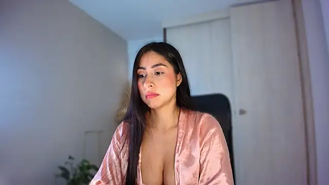auroracaruso11 online show from 06-10-26, 07:48