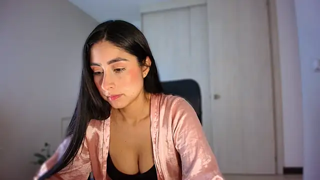 auroracaruso11 online show from 06-12-26, 08:06