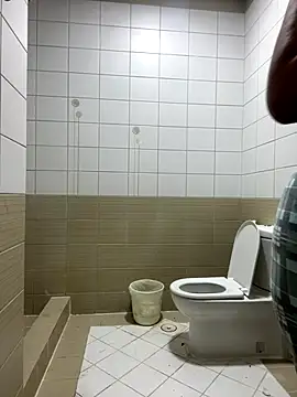 Layla-daloua online show from 12-21-25, 09:15