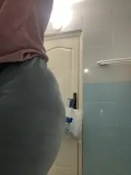 Layla-daloua online show from 02-11-26, 04:29