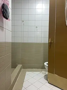 Layla-daloua online show from 12-14-25, 10:37