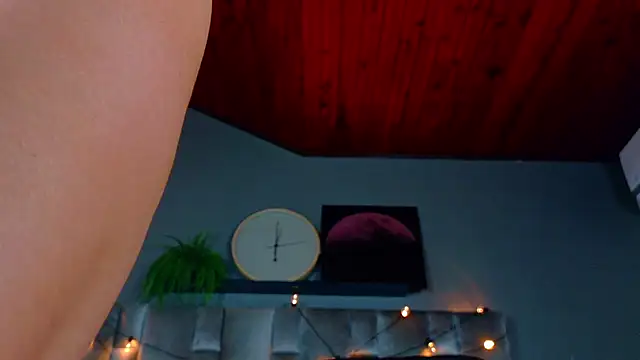 ParisFox  online show from 03-02-26, 08:38