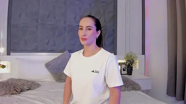 SaraGomez1 online show from 02-12-26, 12:16