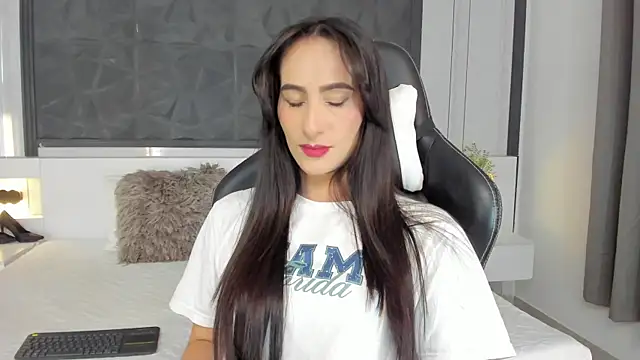 SaraGomez1 online show from 12-04-25, 12:26