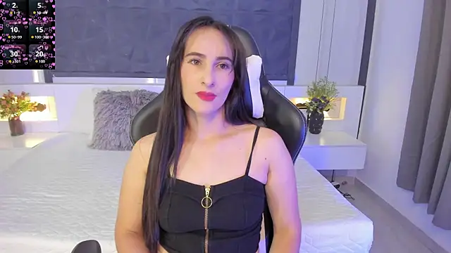 SaraGomez1 online show from 12-14-25, 01:49