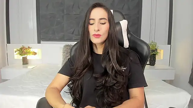 SaraGomez1 online show from 10-08-25, 12:39