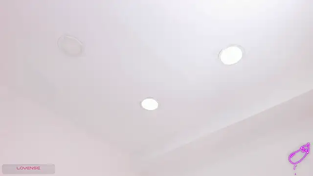Snapshot of NiaBlanco chatting on 06-15-26, 08:19 NiaBlanco online show from 06-15-26, 08:19