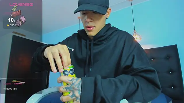 Lobo 17  online show from 11-08-25, 03:43