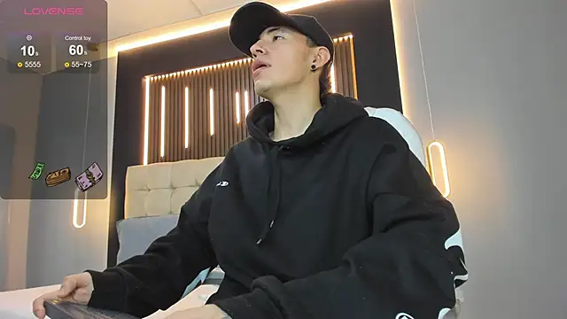 Lobo 17  online show from 03-25-26, 03:39