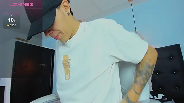 Lobo 17  online show from 11-06-25, 03:43