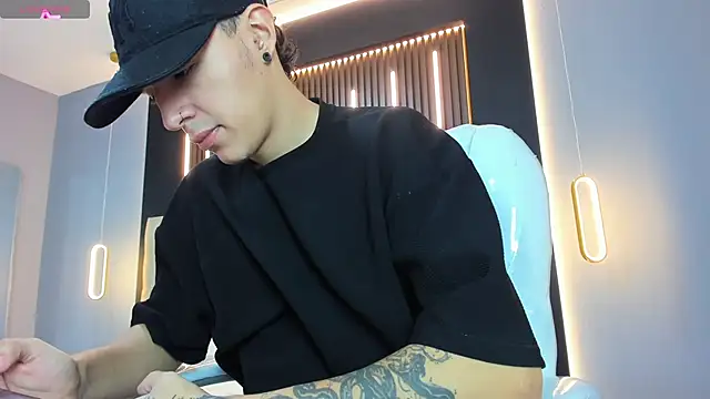 Lobo 17  online show from 03-20-26, 03:18