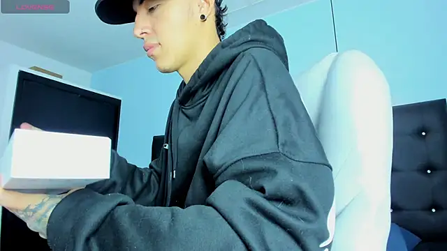 Lobo 17  online show from 12-02-25, 03:41