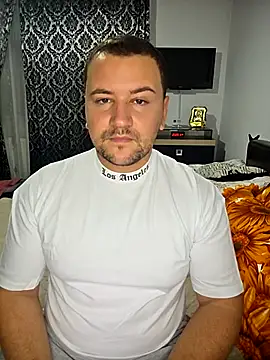 Snapshot of KarlosCarutox chatting on 10-18-25, 05:26 KarlosCarutox online show from 10-18-25, 05:26