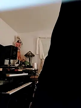 QcMisterv13 online show from 02-10-26, 01:15