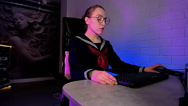 Snapshot of AphexQueen chatting on 02-09-26, 09:07 AphexQueen online show from 02-09-26, 09:07