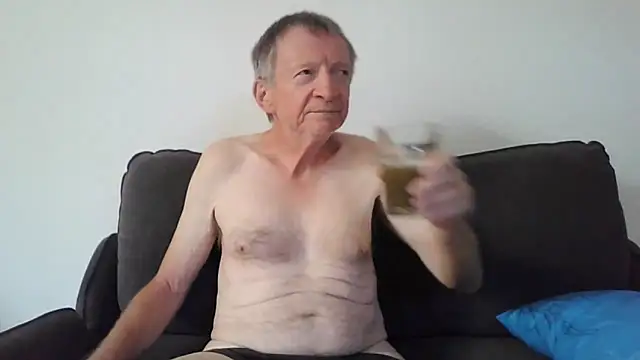 Snapshot of naturiste974 chatting on 02-10-26, 09:08 naturiste974 online show from 02-10-26, 09:08