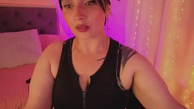 Snapshot of emily_leinner chatting on 07-10-26, 04:01 emily leinner online show from 07-10-26, 04:01
