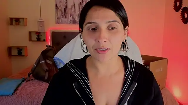 Snapshot of emily_leinner chatting on 06-03-26, 01:06 emily leinner online show from 06-03-26, 01:06