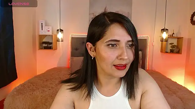 Snapshot of emily_leinner chatting on 02-17-25, 02:28 emily leinner online show from 02-17-25, 02:28