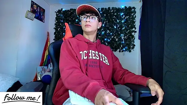 Snapshot of twink_sebas_ chatting on 01-11-25, 02:15 twink sebas  online show from 01-11-25, 02:15