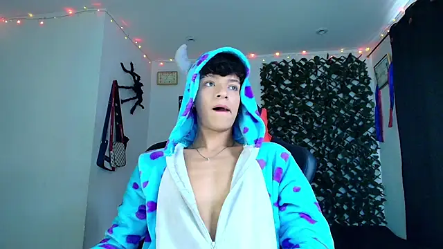 Snapshot of twink_sebas_ chatting on 02-03-25, 04:10 twink sebas  online show from 02-03-25, 04:10