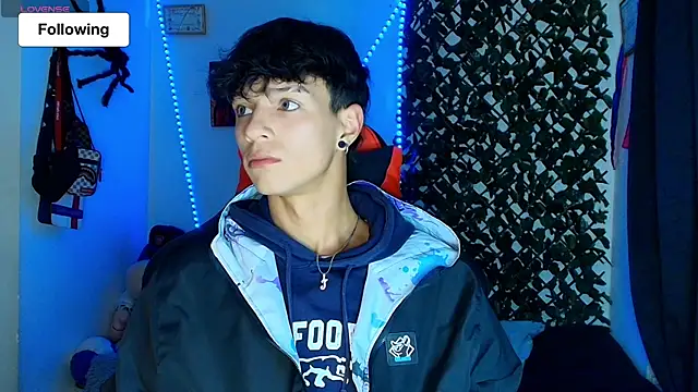Snapshot of twink_sebas_ chatting on 02-19-25, 01:29 twink sebas  online show from 02-19-25, 01:29