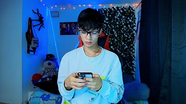 Snapshot of twink_sebas_ chatting on 02-16-25, 04:20 twink sebas  online show from 02-16-25, 04:20