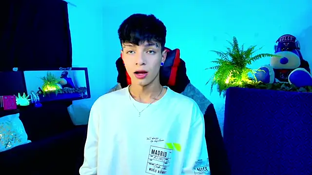 Snapshot of twink_sebas_ chatting on 10-08-25, 04:47 twink sebas  online show from 10-08-25, 04:47