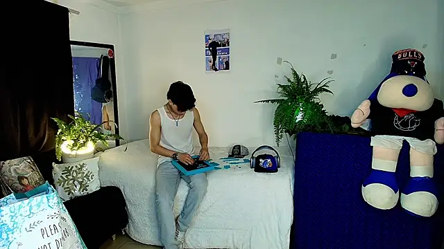Snapshot of twink_sebas_ chatting on 10-17-25, 03:21 twink sebas  online show from 10-17-25, 03:21