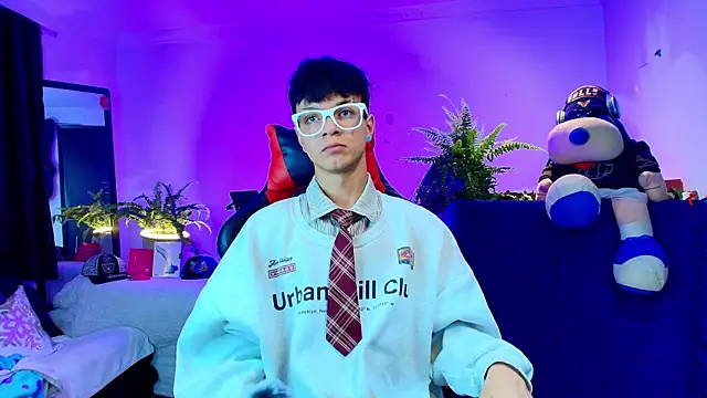 Snapshot of twink_sebas_ chatting on 10-12-25, 07:21 twink sebas  online show from 10-12-25, 07:21