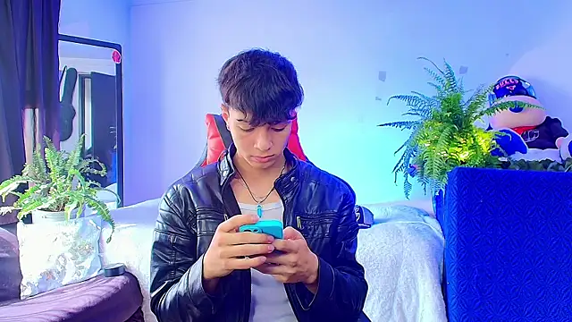 Snapshot of twink_sebas_ chatting on 10-15-25, 02:25 twink sebas  online show from 10-15-25, 02:25