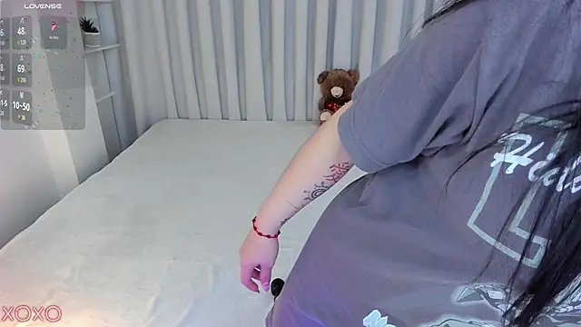 Snapshot of misshoneyxxx chatting on 02-07-26, 04:42 misshoneyxxx online show from 02-07-26, 04:42