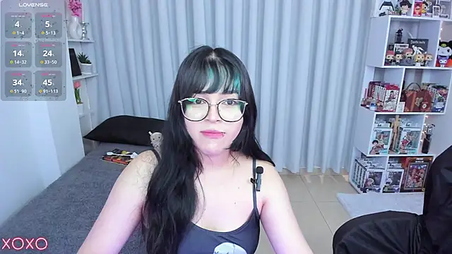 Snapshot of misshoneyxxx chatting on 05-25-26, 02:27 misshoneyxxx online show from 05-25-26, 02:27